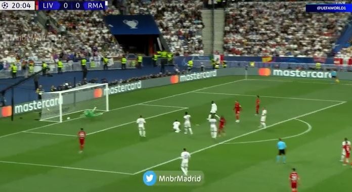 Liverpool – Real : Sadio Mané envoie un missile sur poteau (vidéo)