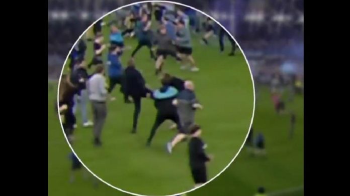 Premier League : Patrick Vieira a frappé un supporter d’Everton (Vidéo)