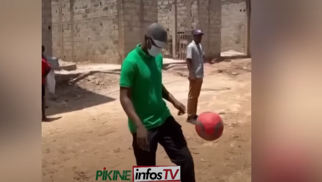 (Vidéo) : Ousmane Sonko, as du jonglage. Regardez sa démonstration face aux enfants