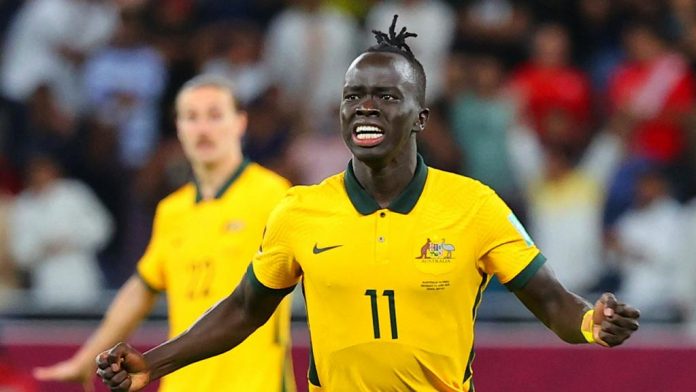 Coupe du Monde : Qui est Awer Mabil le refugié Sud-Soudanais qui a qualifié l’Australie