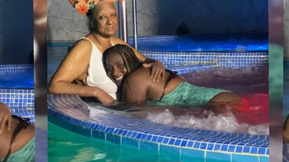 Halima et sa mère en piscine : Emouvant message de l’actrice à sa maman…(vidéo)