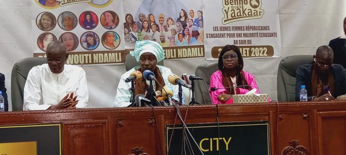 Mimi Touré : « l’enjeu aussi, c’est de remettre cette opposition à sa place » (Vidéo)