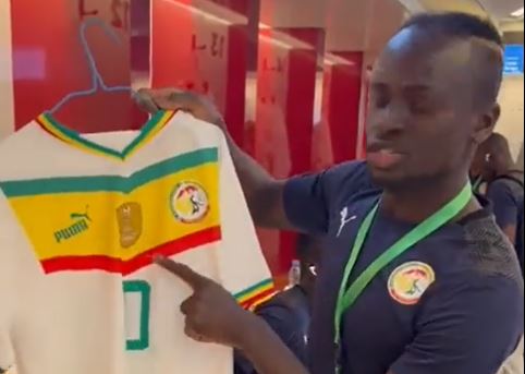 Quand Sadio Mané découvre le nouveau maillot Puma (vidéo)
