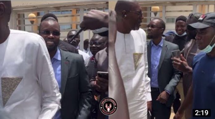 (Vidéo): Admirez le « ndiabou bandit » de Sonko au tribunal de Dakar