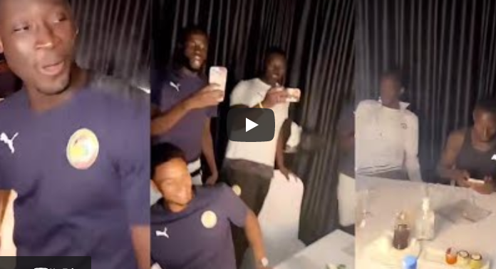 (Vidéo) : Après la victoire des Lions, Saliou Ciss souffle sa nouvelle bougie. Regardez l’ambiance