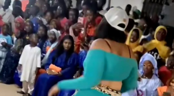 (Vidéo): Avec son « Leumbeul rouille bou dokk », cette danseuse défie Awa Banaya