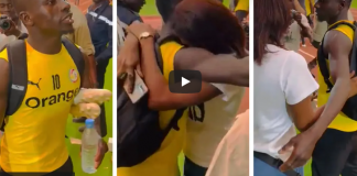 (Vidéo) : Une fille se jette sur les bras de Sadio Mané. Regardez la réaction désagréable du joueur