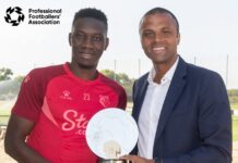 Angleterre: Champion d’Afrique, Ismaila Sarr a reçu un trophée de la PFA