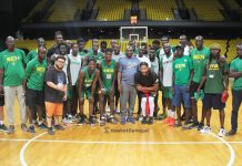 Basket: La star de la NBA, Derrick Rose, rend visite aux Lions du Basket (Photos)