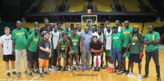 Basket: La star de la NBA, Derrick Rose, rend visite aux Lions du Basket (Photos)
