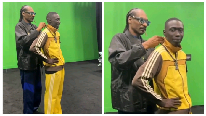Fier, le rappeur Snoop Dogg décore le Tiktokeur Khabi Lam