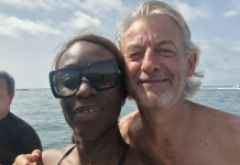 Gilles Verdez avec Fatou au Sénégal, leur photo d’amoureux suscite de très violents commentaires