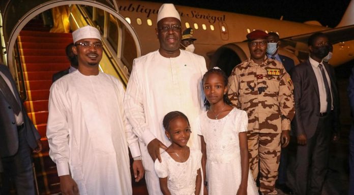 Visite officielle au Tchad : Macky Sall chaleureusement accueilli par Mahamat Idriss Déby