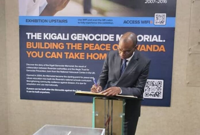 Le Ministre Moussa Baldé au mémorial du génocide au Rwanda : « Plus jamais ça… »