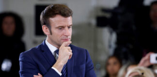 Stratégie d’influence en Afrique: Macron appelle ses diplomates à être plus réactifs sur les réseaux sociaux
