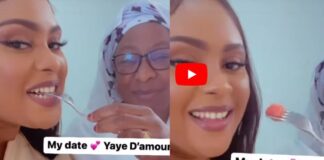 (Vidéo) : L’actrice Adja chouchoutée par sa mère : « Sama yaye moma beug… »