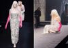 Cette mannequin de 58 ans tombe sur scène au Paris Fashion Week 