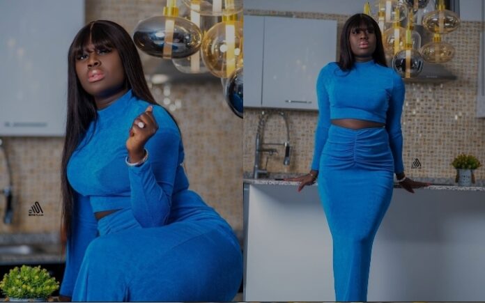 (Photos) – Ébène, Sokhna Bator se la moule bleu dans une jupe qui séduit ses fans