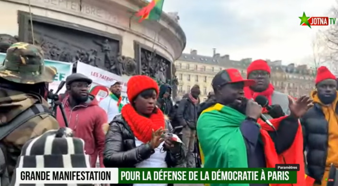 Revivez la manifestation à Paris en soutien à Ousmane Sonko (Vidéo)