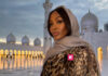 Touchant, Naomi Campbell et sa fille à la grande mosquée Sheikh Zayed à Abu Dhabi. Les images de l’espoir