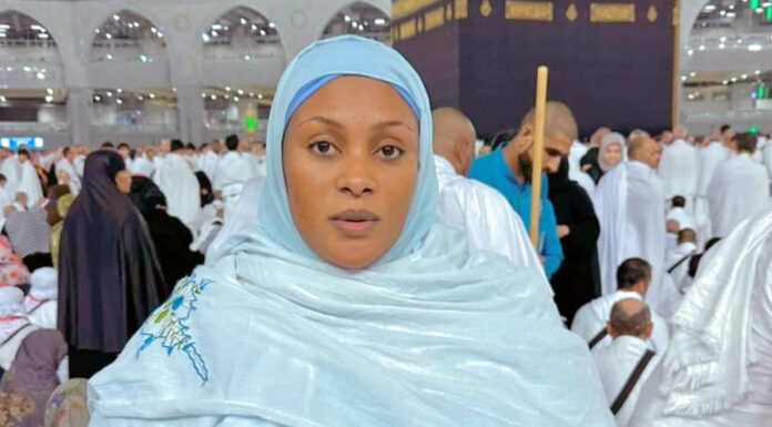 Adja – A la Mecque, l’actrice prie pour la paix : « Yalla na diamm sakh »