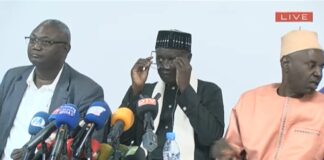 Direct – Suspendu de l’Ordre des avocats : Des partisans de Me Elhadji Diouf font face à la presse (Senego TV)