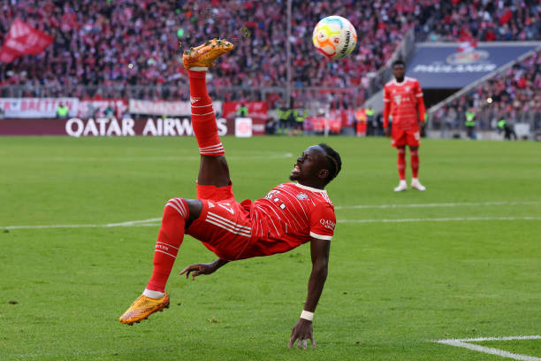 Bayern vs Augsbourg : Sadio Mané, la passe décisive avec une retournée acrobatique. Regardez !