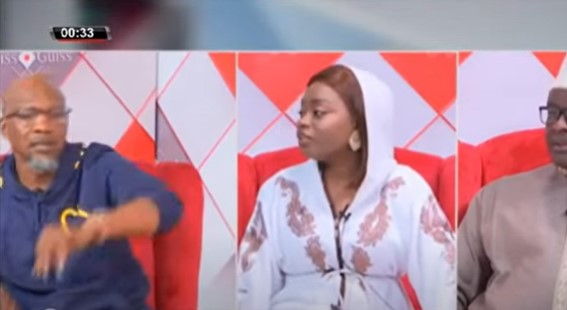 (Vidéo) : Agacée, Safia Diatta remet Benoit à sa place : « Dou yaw yamay wakh limay defé sama… »