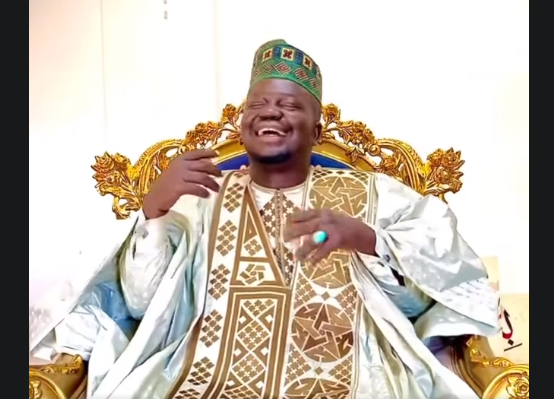 Vidéo – Cheikh Ahmed Cissé se lâche sur un son de Pape Diouf :  » Nagnou teuthie saison bi »