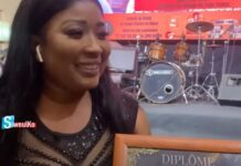 (Vidéo) – L’actrice Ndeye Ndiaye reçoit une distinction comme femme leader