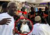 Vidéo – Beau geste de Ngaka Blindé, il distribue des « Ndogou » aux policiers