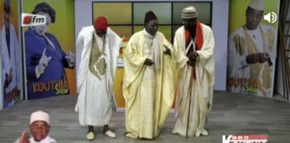 (Vidéo) – L’anniversaire de Abdoulaye Wade dans Kouthia Show. A mourir de rire !