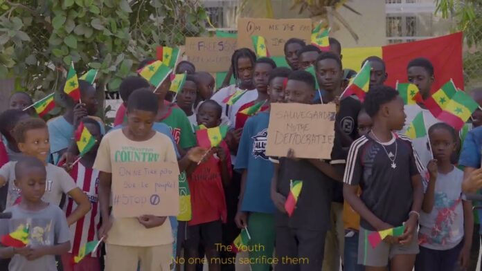Sénégal : Zo Flame chante hommage à nos morts